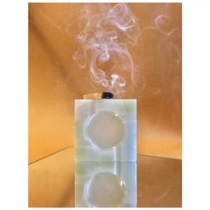 Duża, kwadratowa popielnica z zielonego onyksu